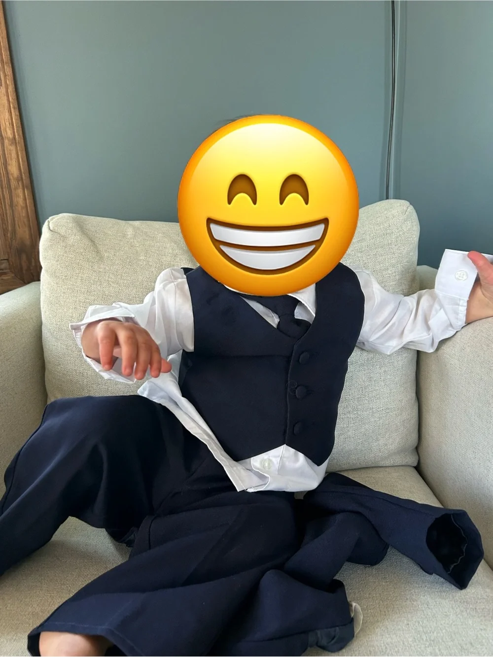 2T Suit with vest and tie